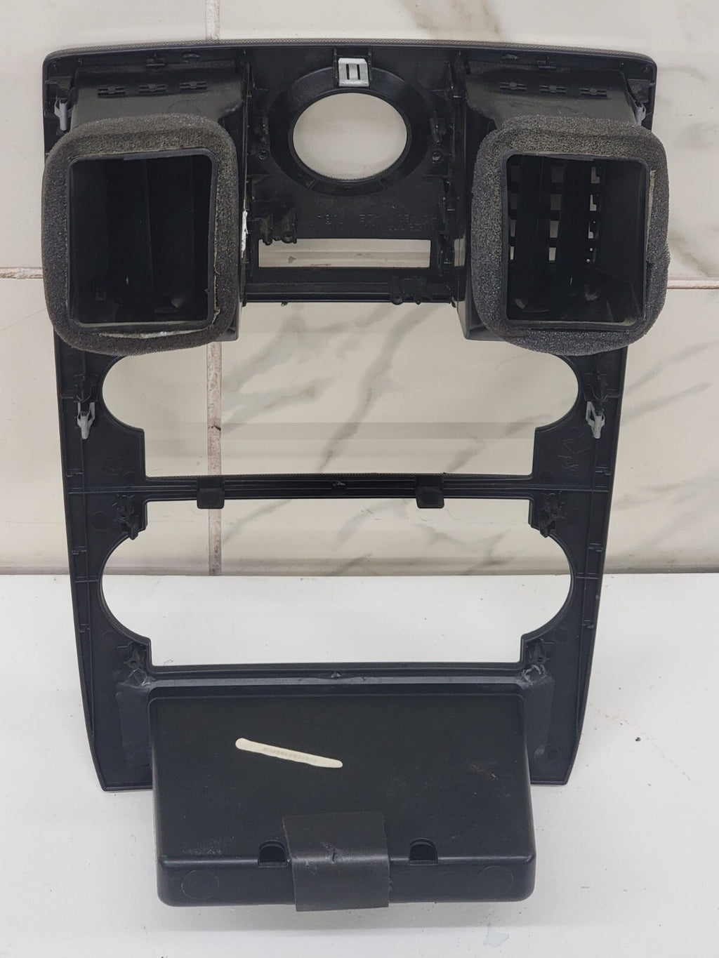 05-07 CHRYSLER 300 RADIO BEZEL CENTER AIR VENTS Storage CARBON SILVER B16