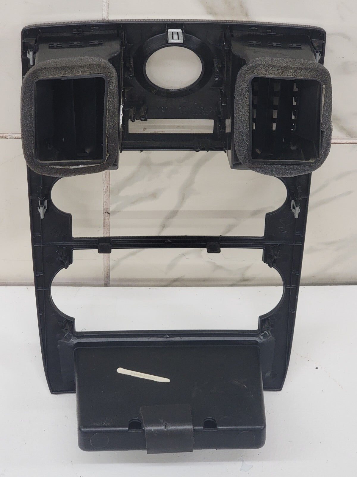 05-07 CHRYSLER 300 RADIO BEZEL CENTER AIR VENTS Storage CARBON SILVER B16