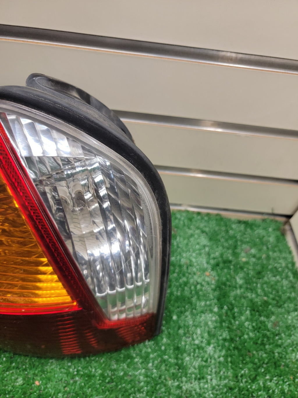 🔥2001-2004 Hyundai Santa Fe Fits left driver Side Tail Light Lamp Chrome