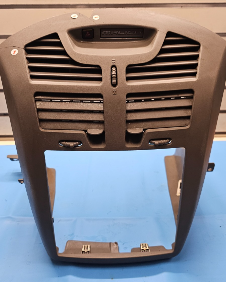 🔥04-07 MALIBU Dash FM RADIO Display Stereo BEZEL Climate Control DARK TAN B7