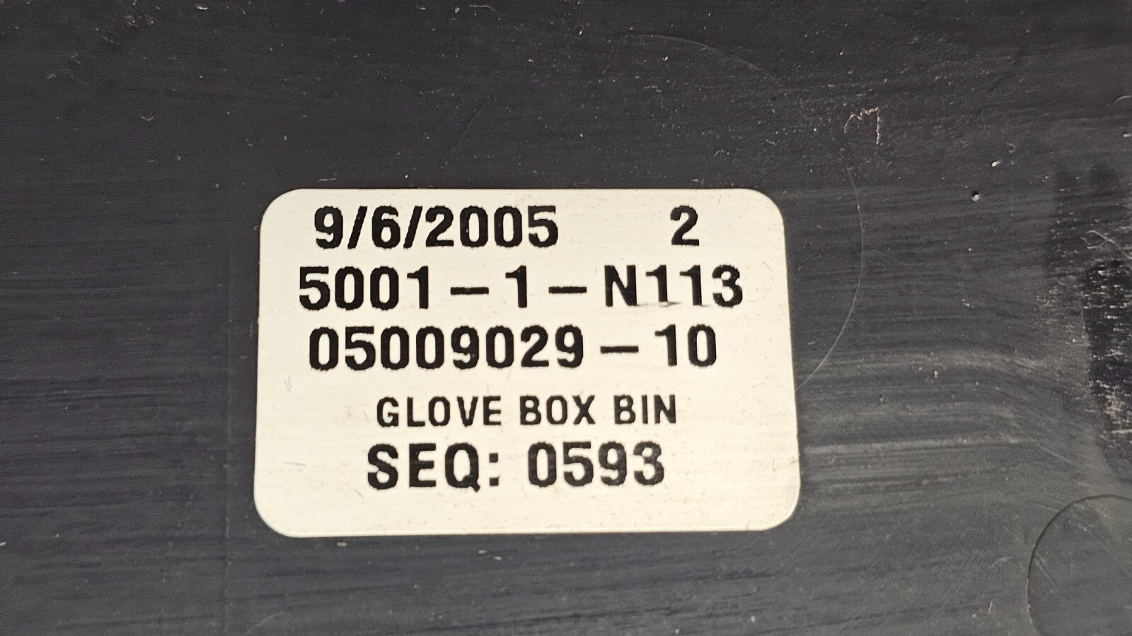 🔥01-07 CARAVAN TOWN COUNTRY VOYAGER DASH GLOVE BOX COMPARTMENT ASSEMBLY TAN