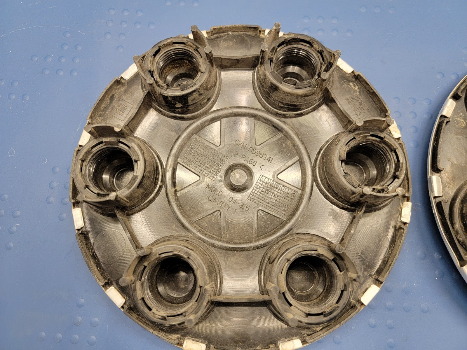 2007-2014 Chevy Van Tahoe Avalanche Silverado Suburban Wheel Center Caps