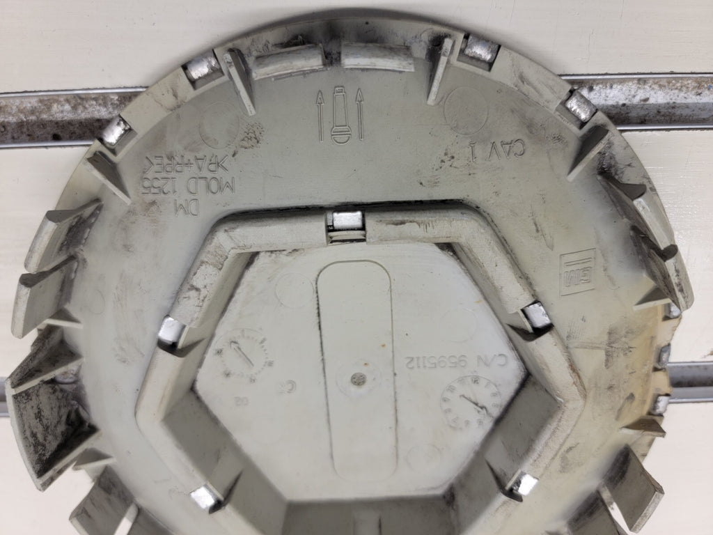 🔥2004 - 2007 GMC Envoy XL Polished wheel Center Cap