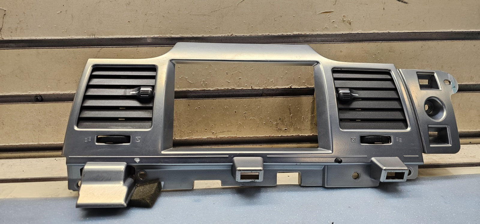 🔥09-22 Lincoln MKS Radio Stereo Display Dash Trim Panel Bezel Silver