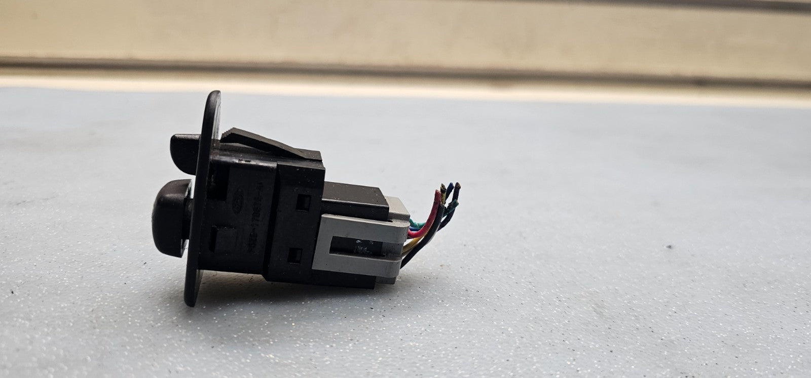 🔥99-04 FORD MUSTANG DRIVER LEFT POWER MIRROR CONTROL SWITCH