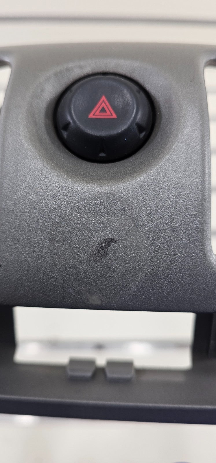 🔥2004-2012 CHEVY COLORADO GMC CANYON CENTER DASH RADIO VENT BEZEL SILVER