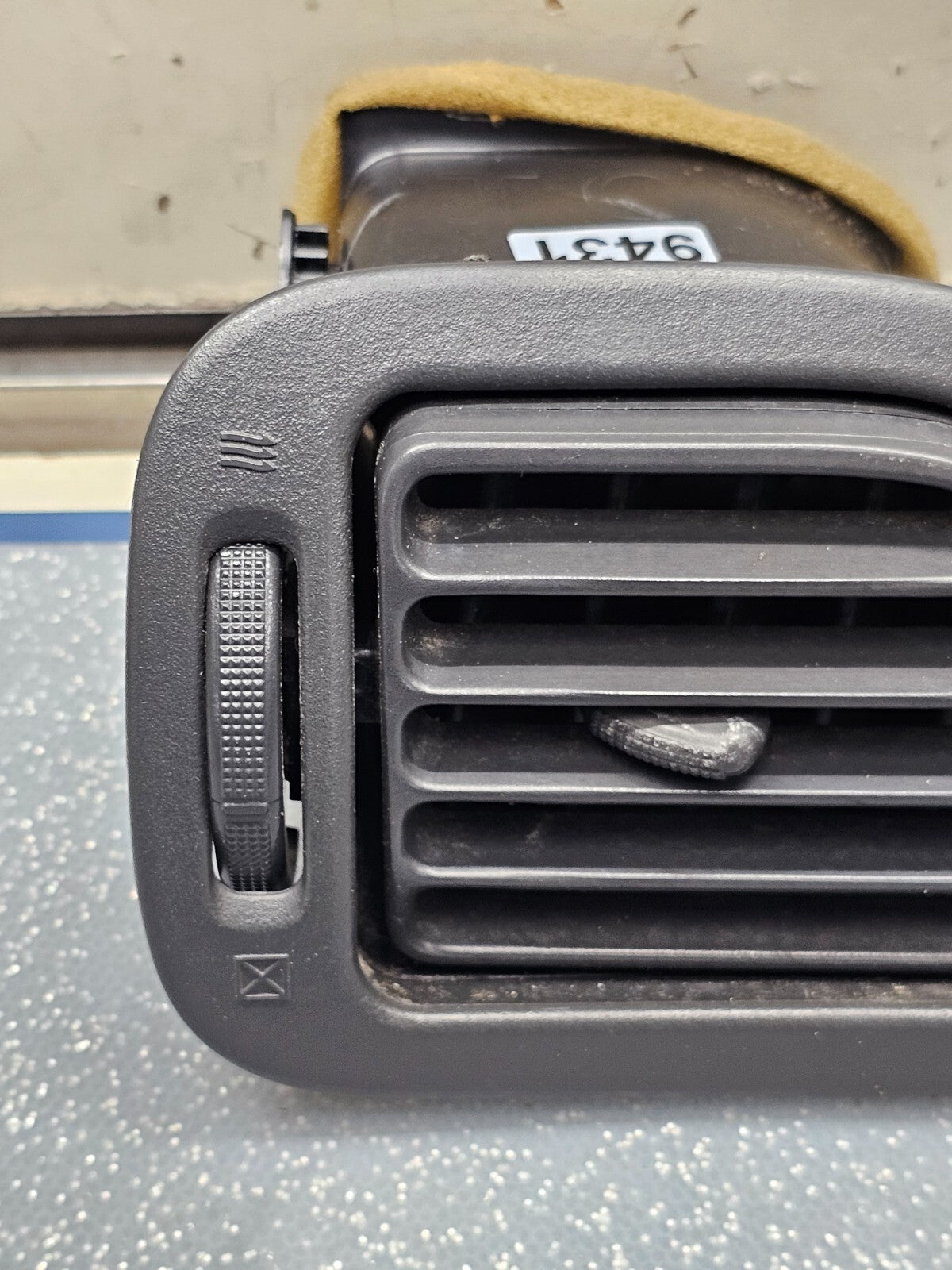 🔥01-03 PROTEGE DASH RIGHT PASSENGER AIR VENT HEATER CONDITIONER GRILLE DK GRAY
