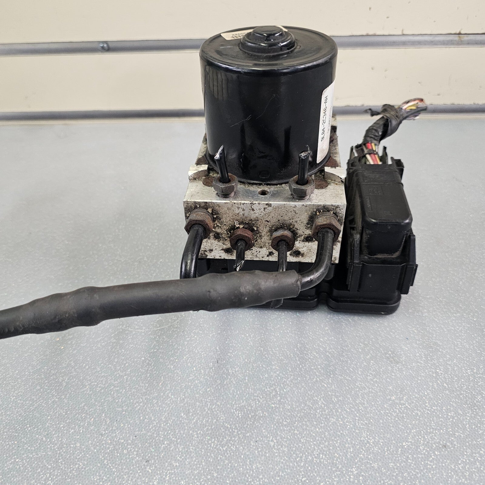 10 -12 Ford Escape Mercury Mariner Anti Lock Brake Pump Module Assembly/FE
