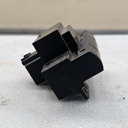 🔥05-10 Chrysler 300 Grand Caravan Hazard Warning Light Control Switch Assembly