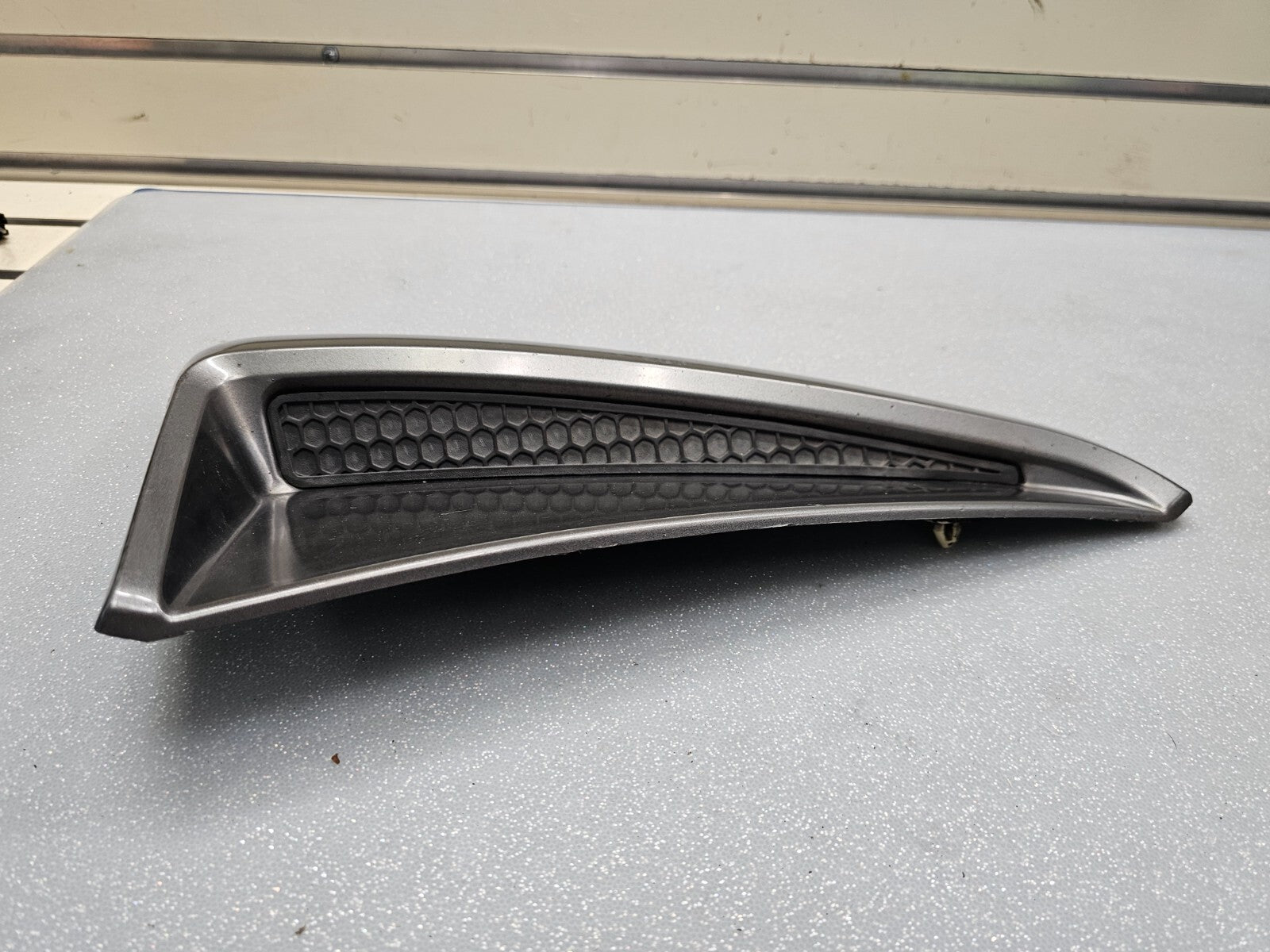 🔥99-04 FORD MUSTANG COUPE REAR LEFT QUARTER VENT LOUVER INSERT MOLDING TRIM