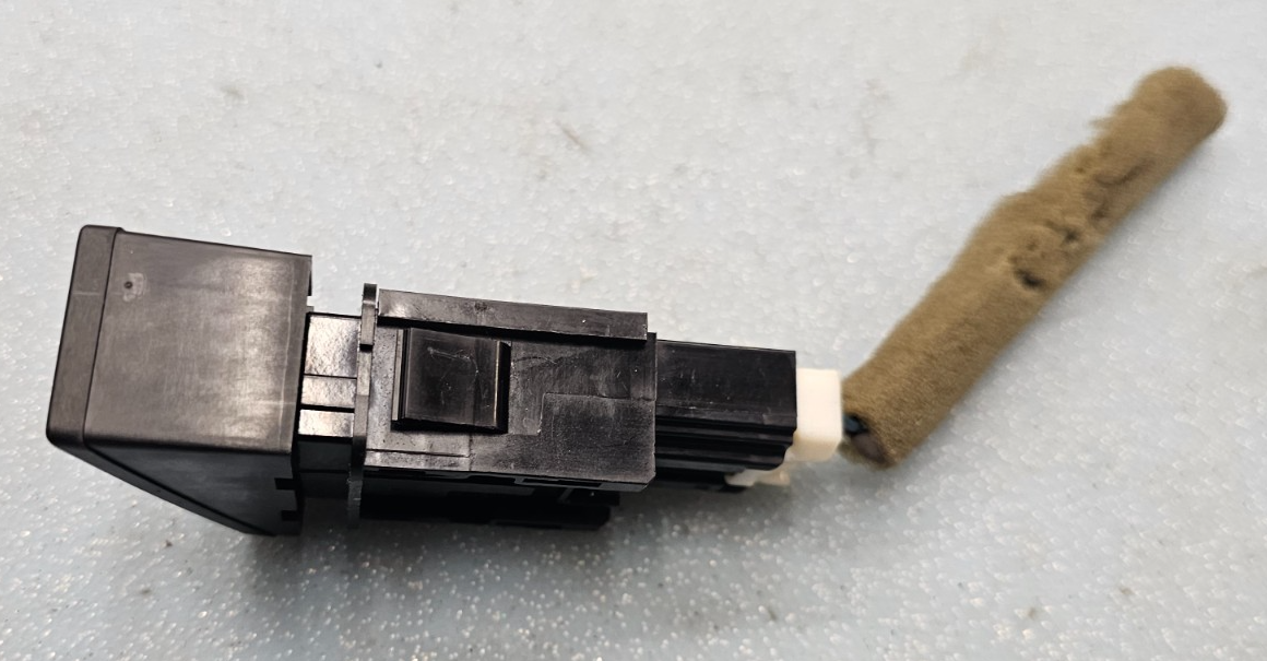 🔥07-15 MAZDA CX-9 FRONT CENTER DASHBOARD HAZARD SWITCH BUTTON OEM