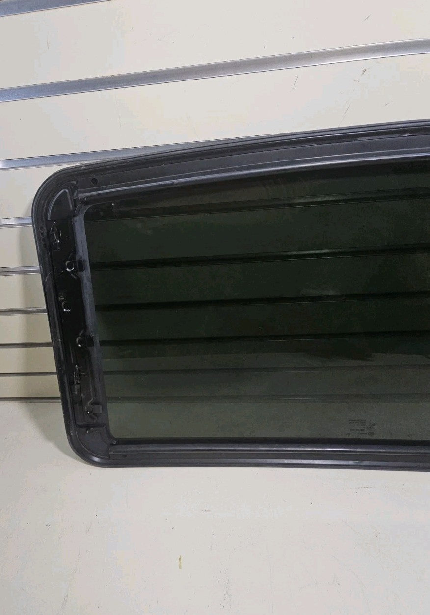 2005-2010 Jeep Grand Cherokee Sun Roof Moon Roof Sliding Tilt window Glass Panel