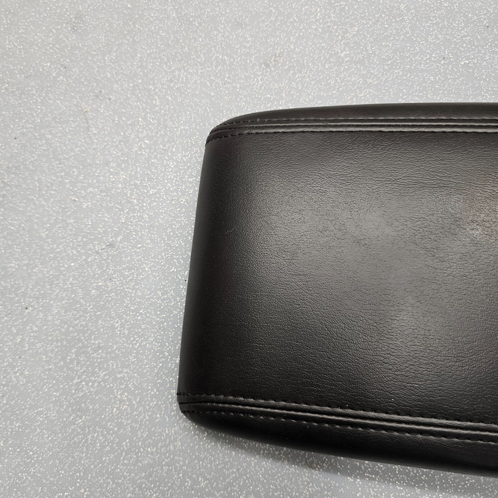 🔥06-11 Buick Lucerne Cadillac DTS Arm Rest Front Center Console Lid Cover Black