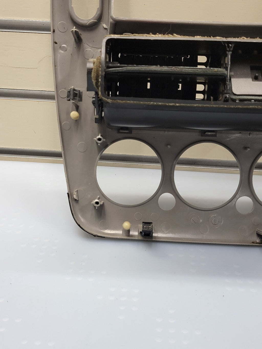 02-05 FORD EXPLORER RADIO AUDIO CLIMATE TEMPERATURE CONTROL BEZEL TRIM silver