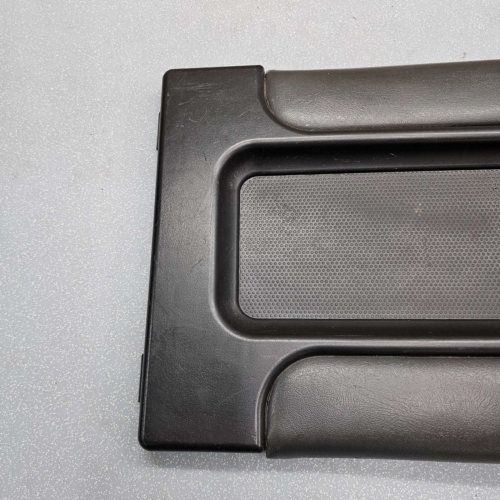 99-06 SILVERADO SIERRA Center Console JUMPSEAT Armrest Leather DK Gray/Black JS4
