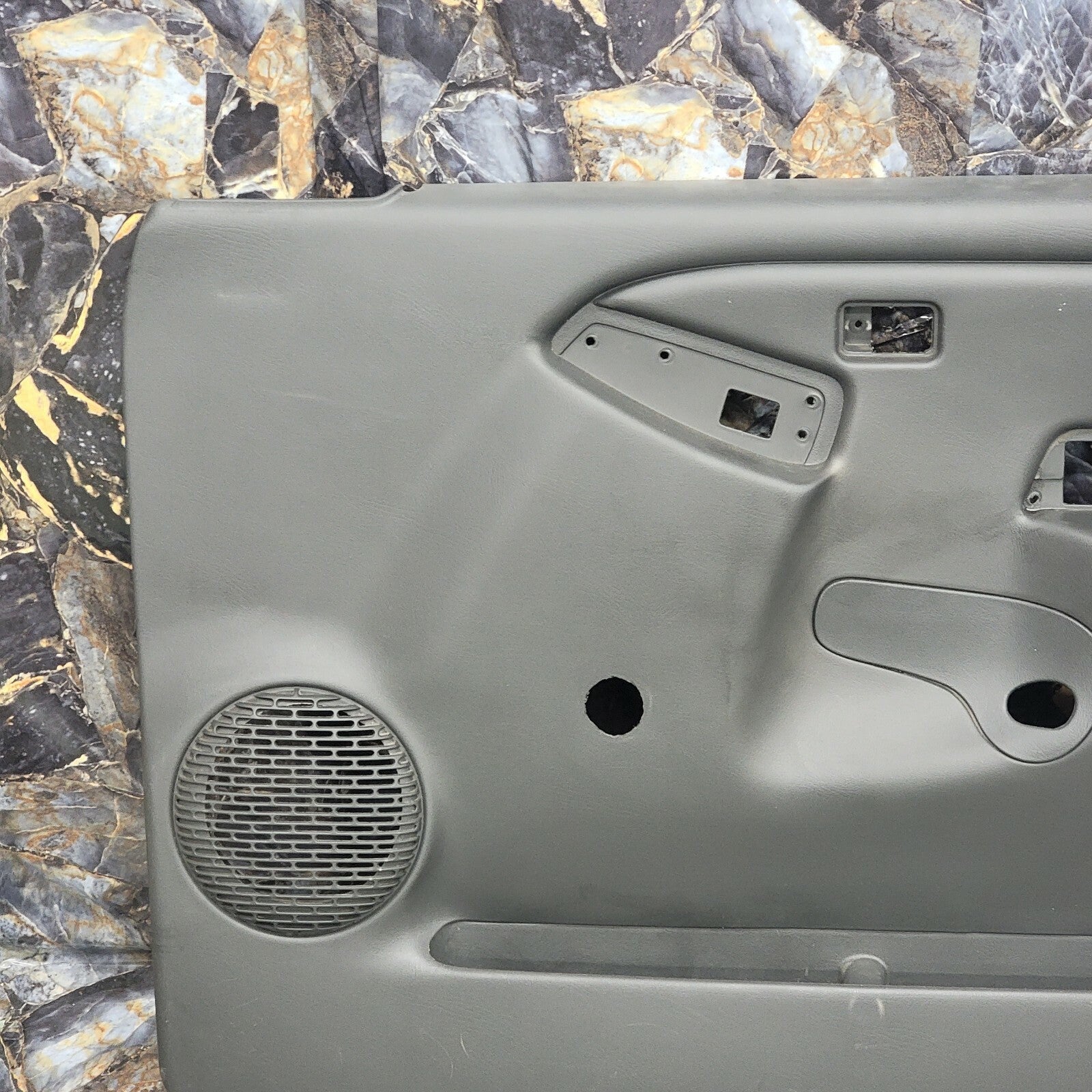 99-06 Silverado SIERRA Door Panel Front RIGHT Passenger No Arm DK GRAY manual D3