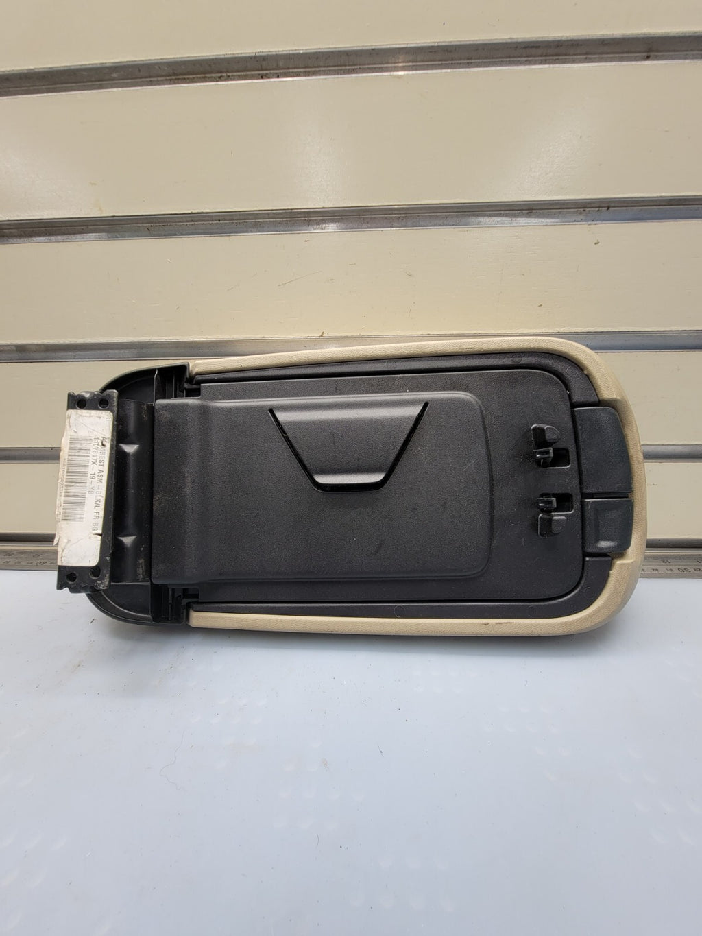 🔥2011-2014 CHRYSLER 200 DODGE AVENGER CENTER CONSOLE LID ARM REST TAN