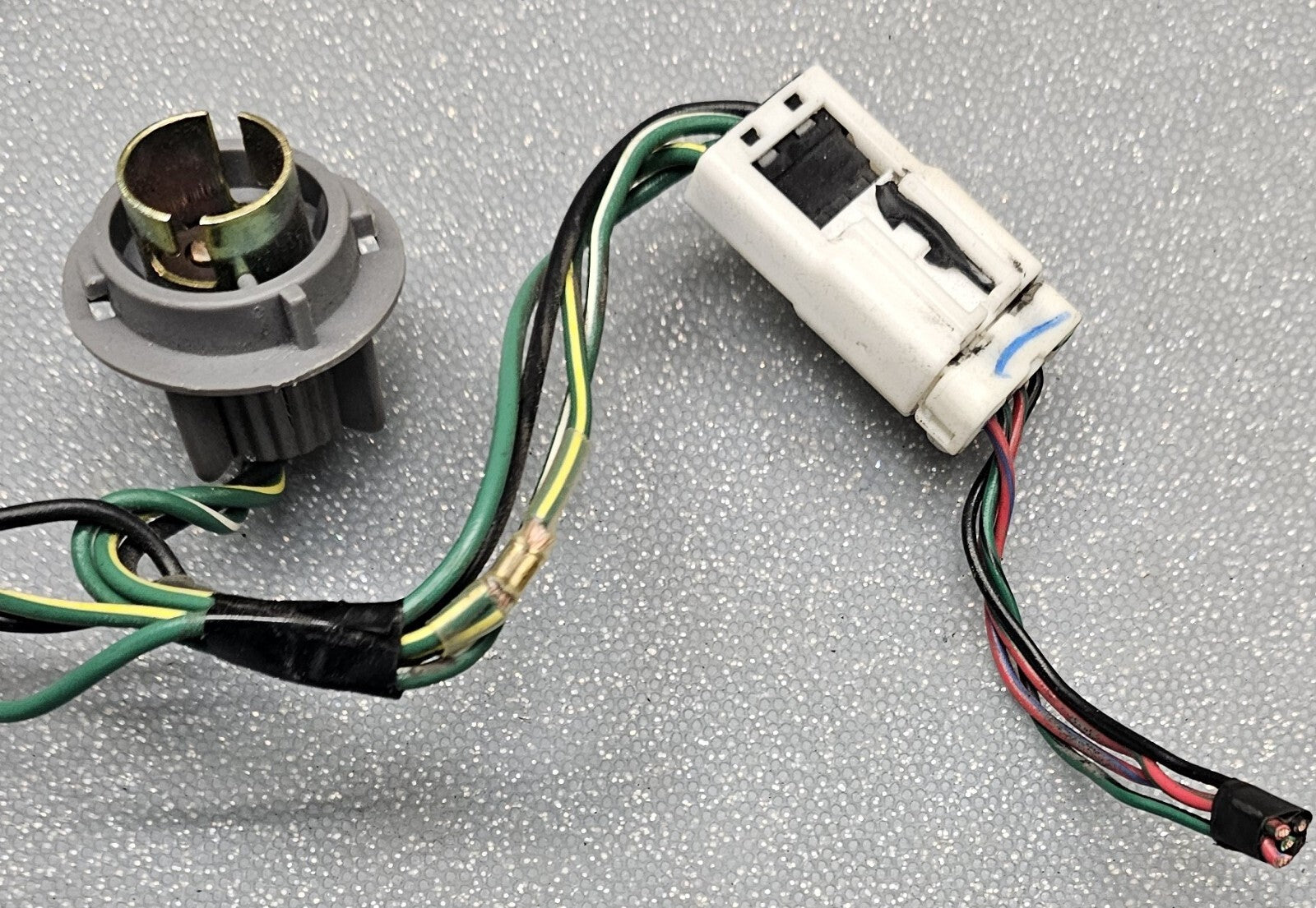 🔥2004-2006 Nissan Sentra Tail Light Break Light wire Wiring Harness Bulb Socket