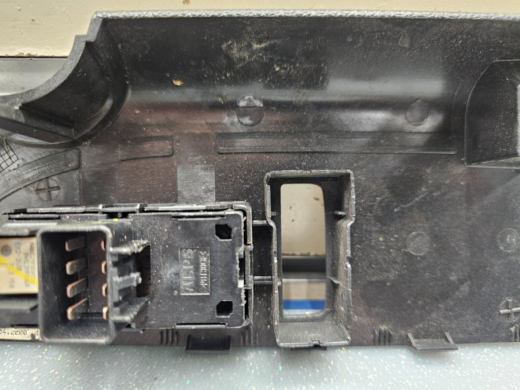 07-10 CHEVY SILVERADO GMC PASSENGER RIGHT SIDE POWER WINDOW SWITCH SILVER WS47