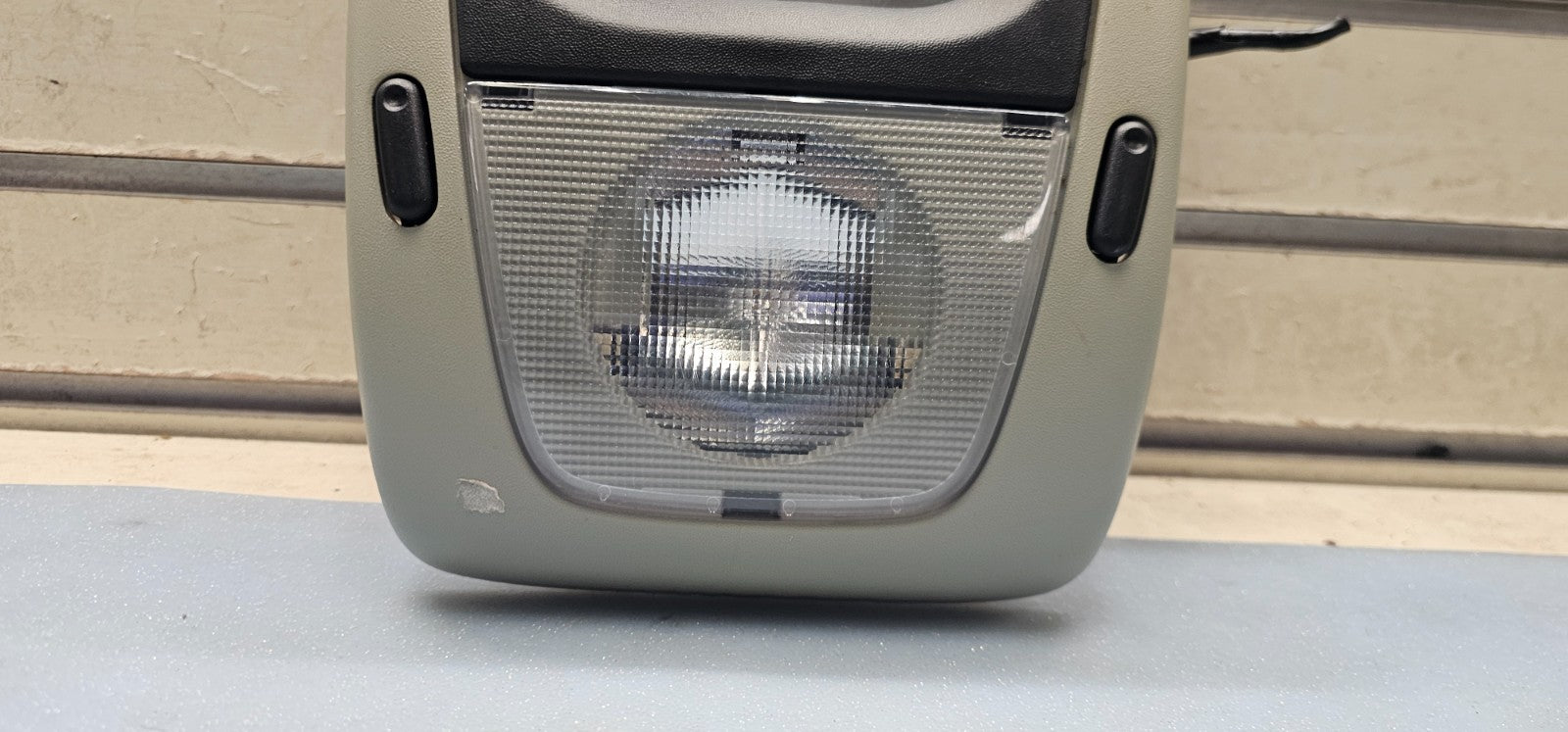 06-10 Explorer Overhead Console Dome Map Light Lamp Climate Control Storage Gray