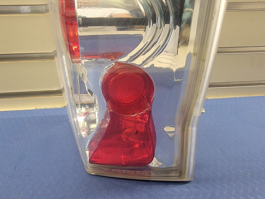 🔥02-06 Cadillac Escalade Base Sport Tail Light LAMP LEFT DRIVER Chrome Assembly