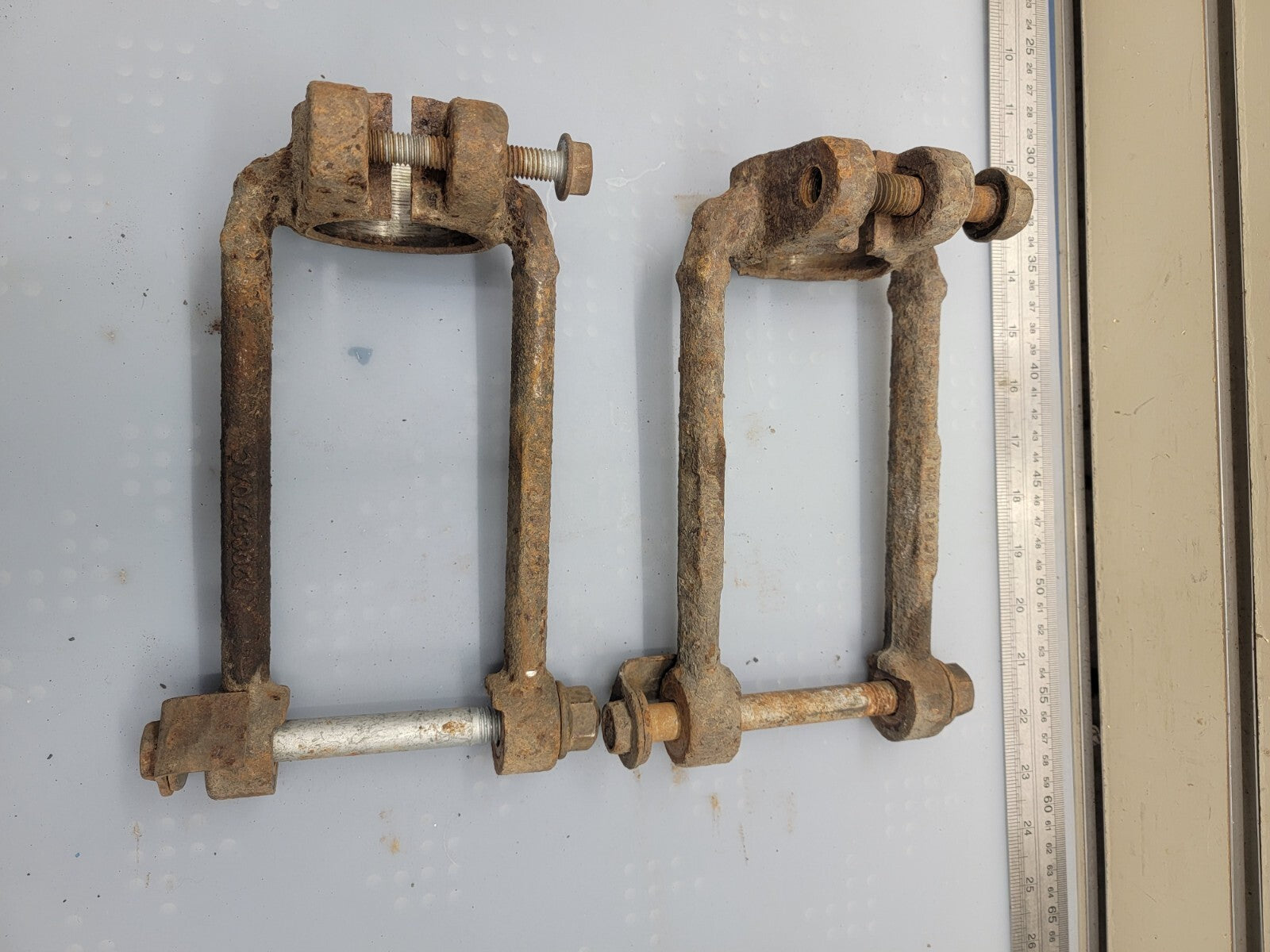 05-10 Jeep GrandCherokee Commander LH RH Set Pair Clevis Strut Fork OEM/JC