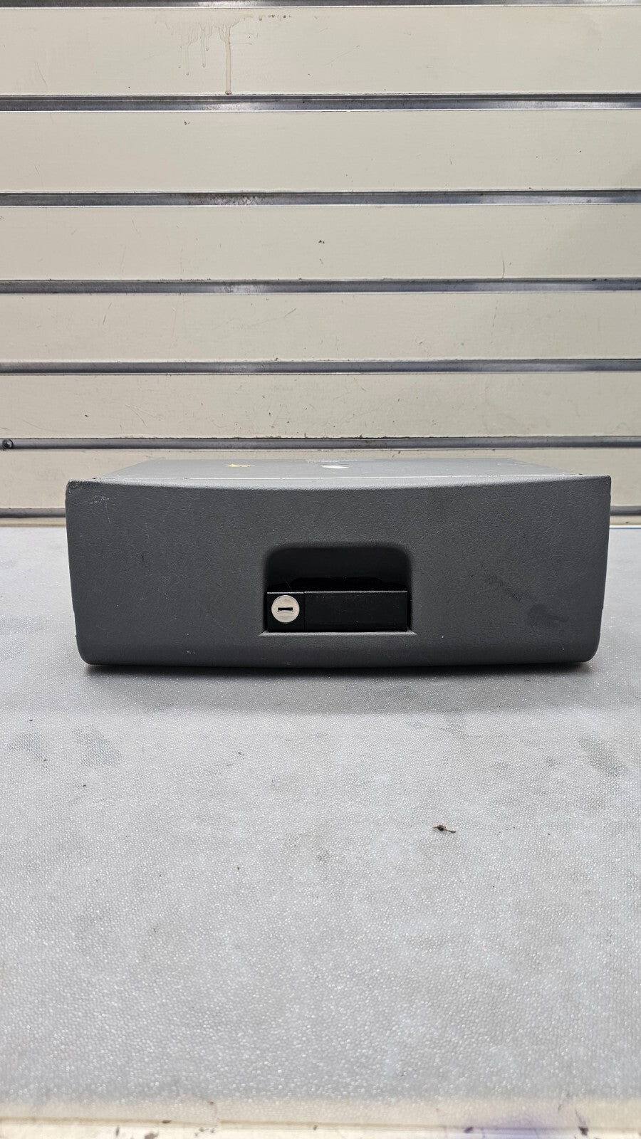 🔥01-07 CARAVAN TOWN COUNTRY DASH GLOVE BOX COMPARTMENT LID COVER ASSEMBLY GRAY