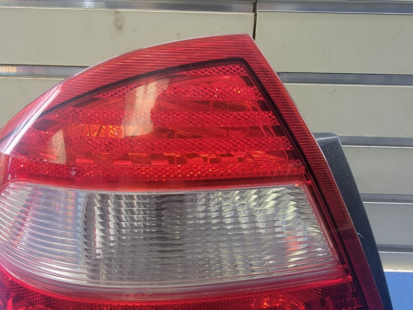 🔥2005-2007 Ford Five Hundred Tail Light Lamp left driver side Assembly Chrome