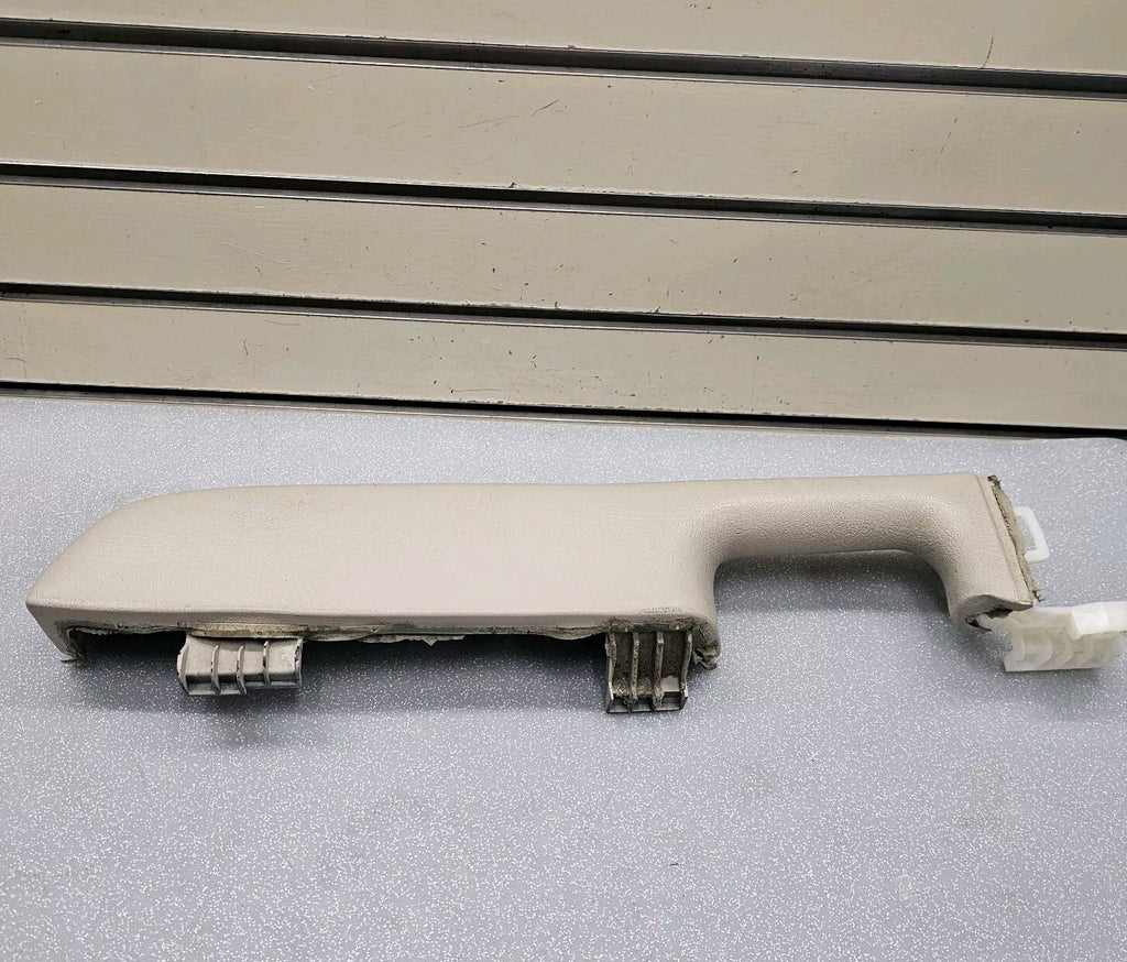 03-06 Chevrolet GMC Silverado Tahoe Front Right Door Armrest Handle Light Tan H2