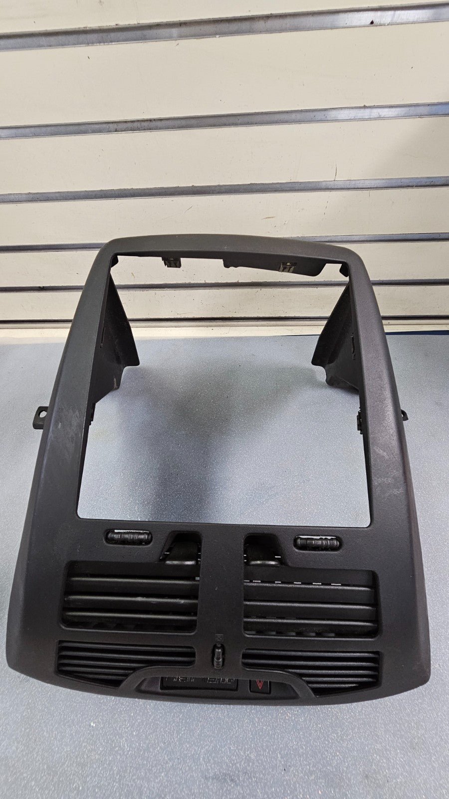 🔥04-07 Chevrolet MALIBU Dash Center RADIO BEZEL Climate Air Vents Trim BLACK B7