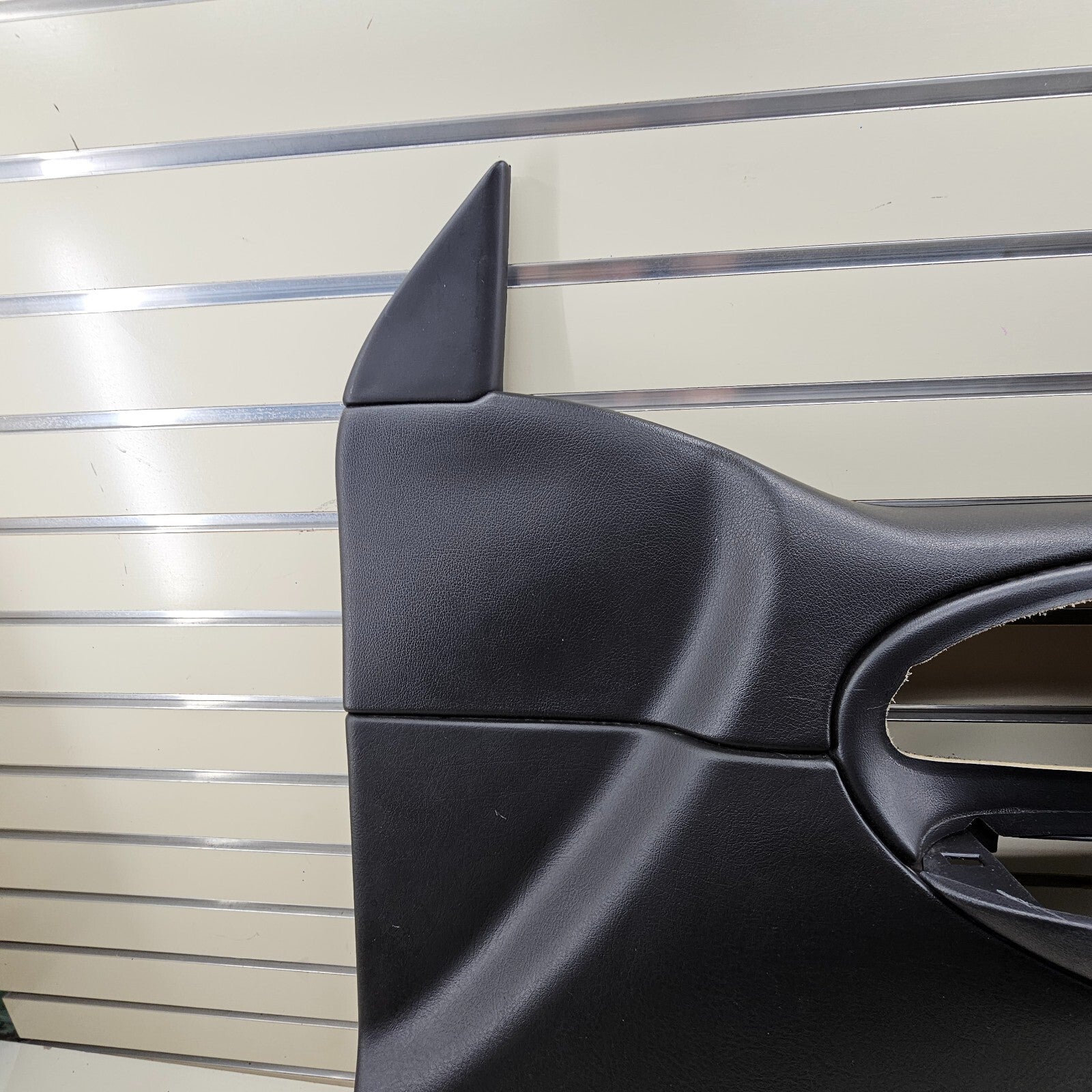 🔥2002-2009 CHEVY TRAILBLAZER Door Panel  Front RIGHT Passenger Armrest BLACK D8