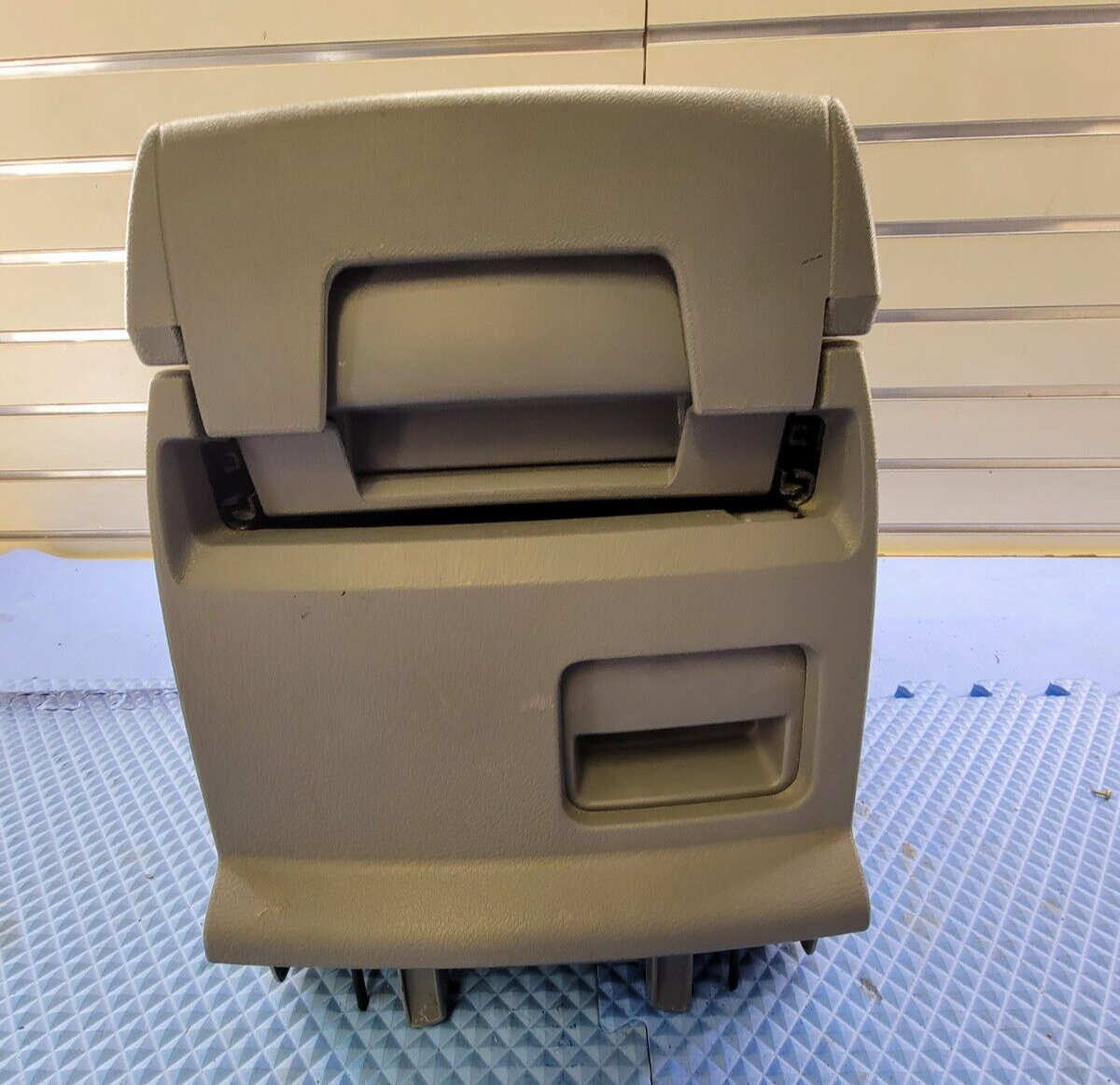 🔥08-10 Chrysler Town Country Grand Caravan Center Console Dash Cup Holder OEM