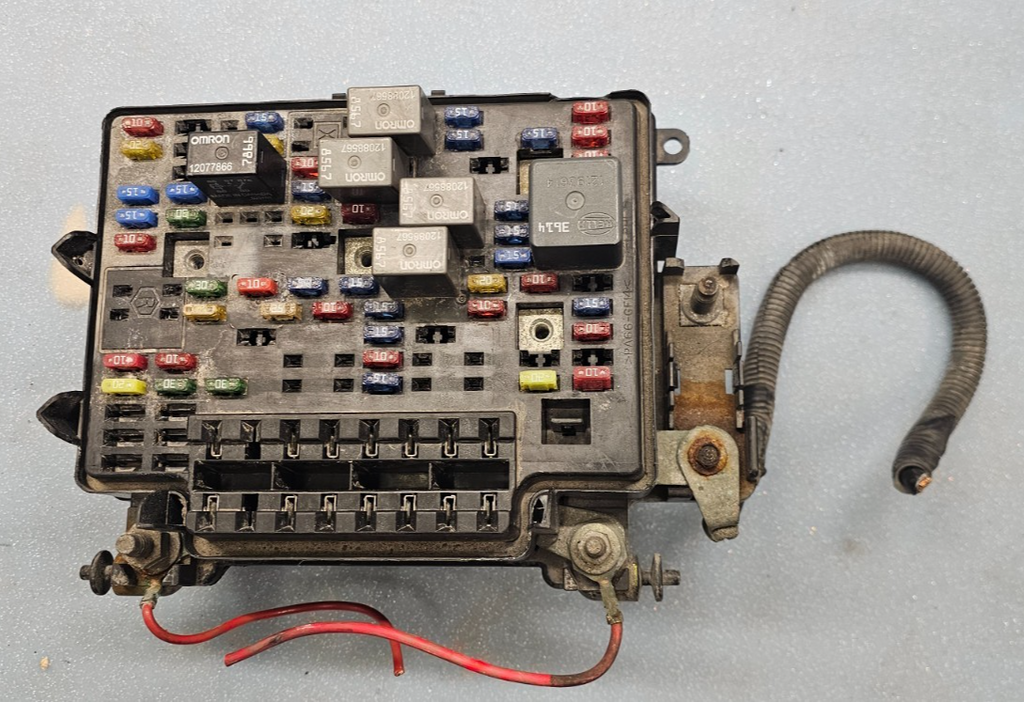 🔥99-02 Silverado Sierra Fuse Box Relay Junction Engine Integrated Power Module