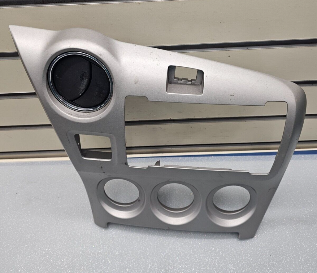 09-12 Toyota Matrix Pontiac Vibe Stereo Radio Dash Bezel Trim Vent SILVER B61