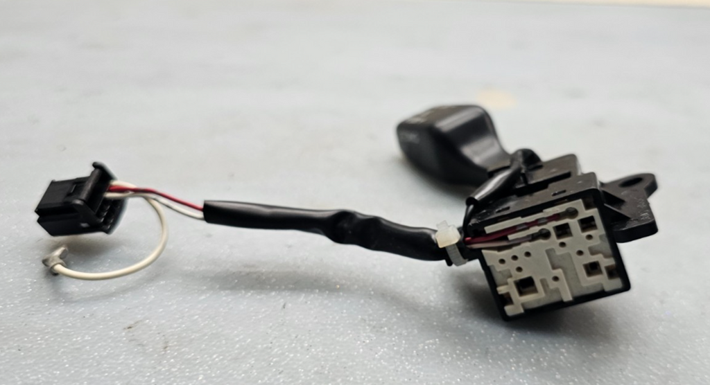🔥03-08 Toyota Corolla Matrix Vibe Steering Wheel Cruise control Switch Assembly