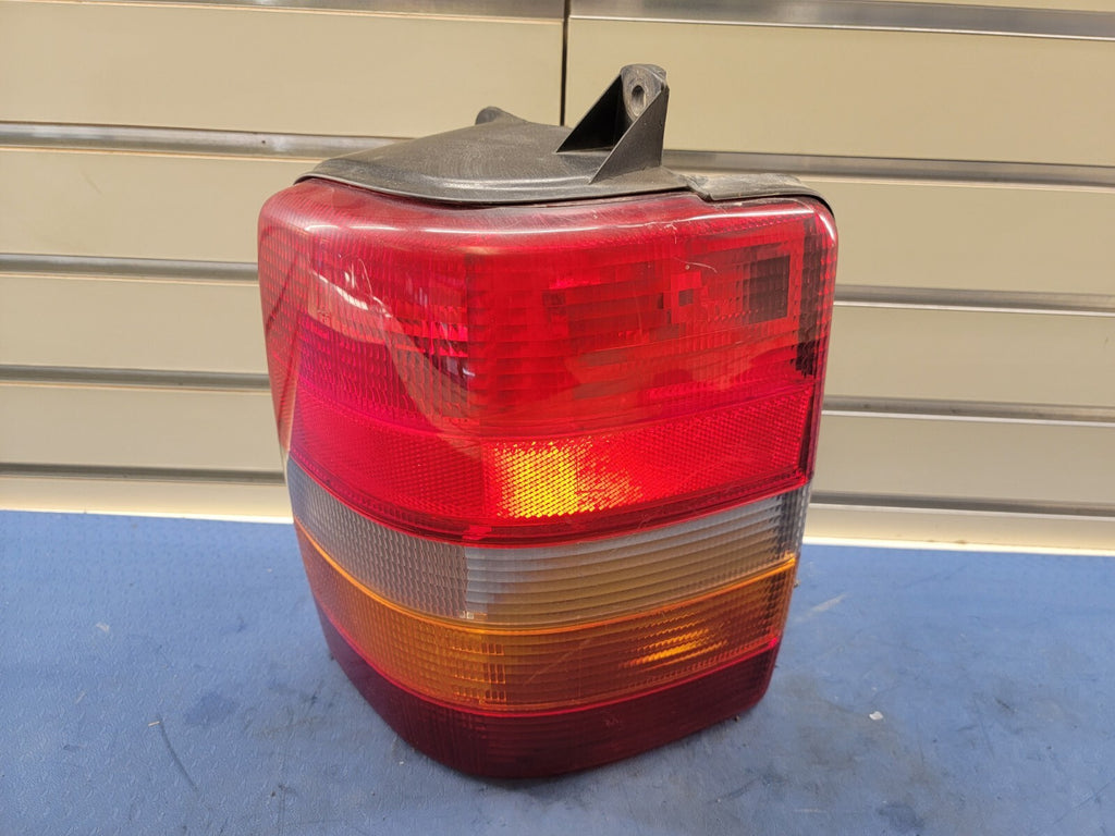 🔥1993-1998 JEEP GRAND CHEROKEE TAIL LIGHT LH PASSENGER SIDE OEM USED