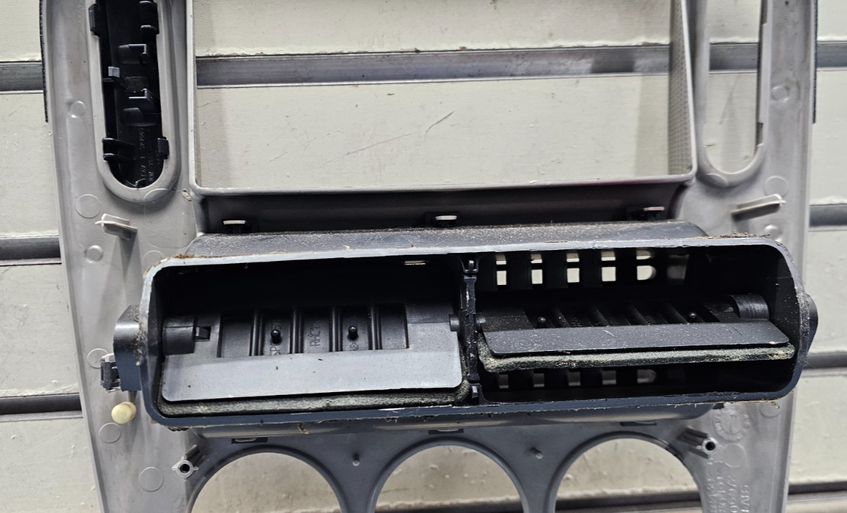 🔥2002–2003 Ford Explorer Dash A/C Climate Control Bezel Trim w/ Vent OEM