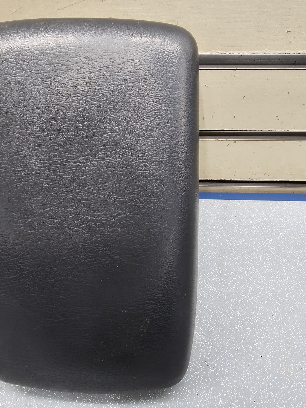 02-06 CAMRY SOLARA LEXUS ES330 CENTER CONSOLE LID ARM REST COVER ASSEMBLY BLACK