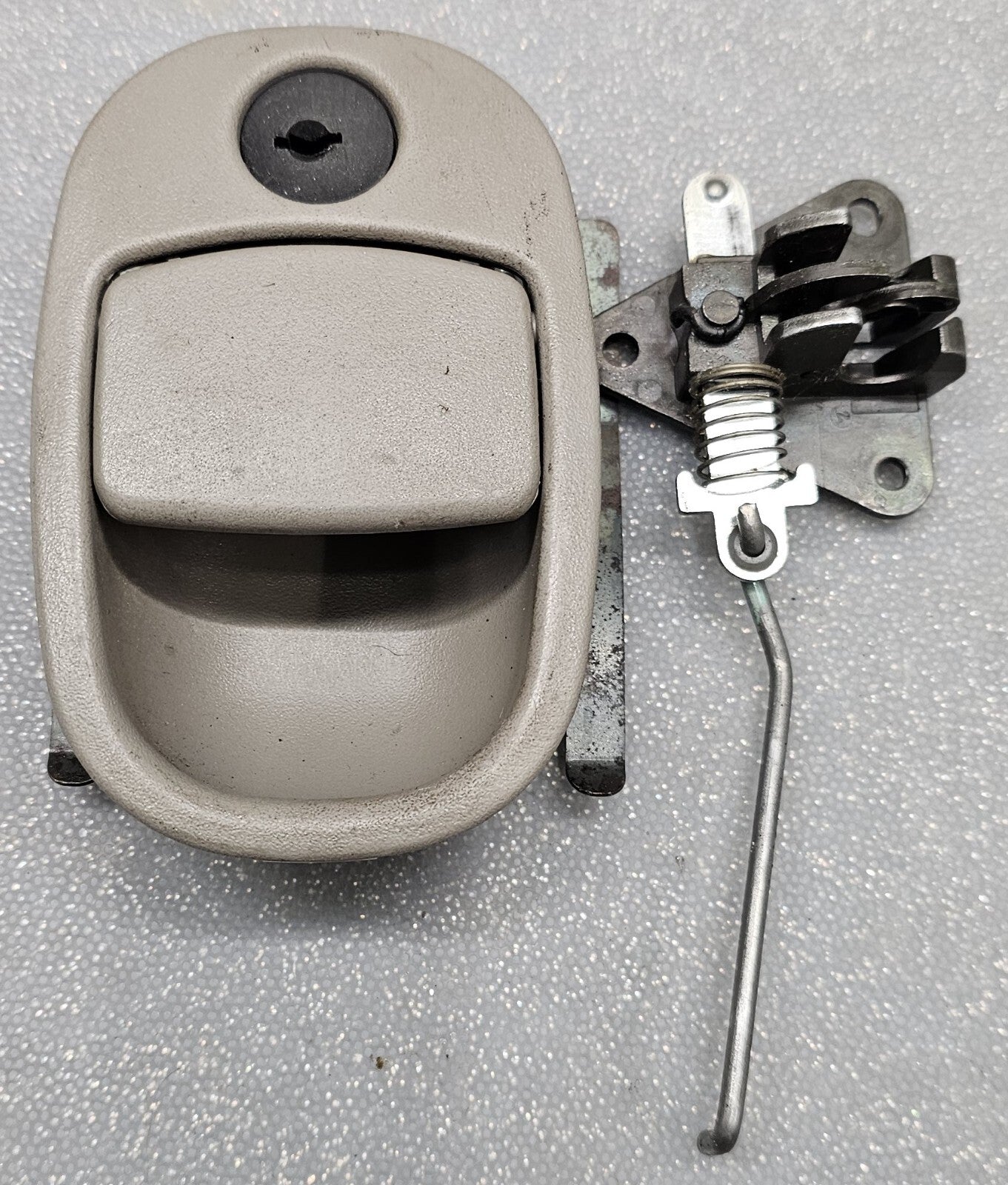 🔥2005-2009 Chevrolet Equinox GLOVE BOX LATCH LIGHT GREY