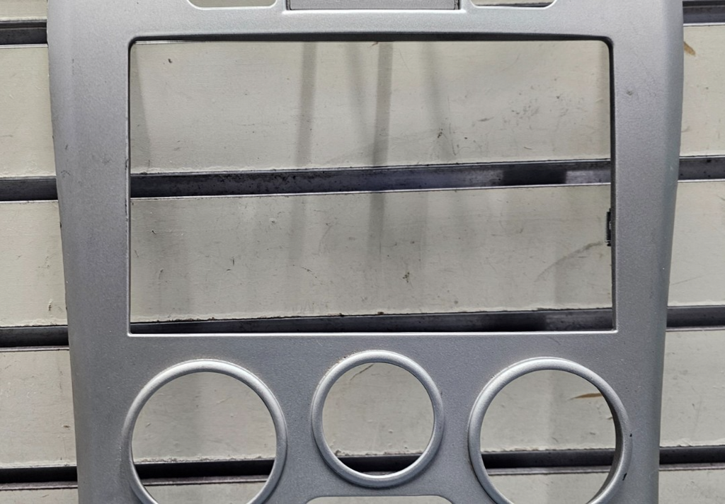 🔥05-06 Chevy Equinox Center Dash Radio Climate Control Bezel Trim Panel Silver