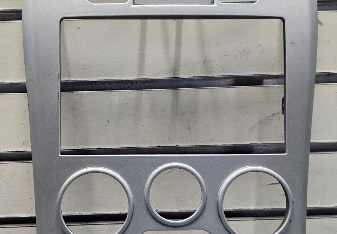 🔥05-06 Chevy Equinox Center Dash Radio Climate Control Bezel Trim Panel Silver
