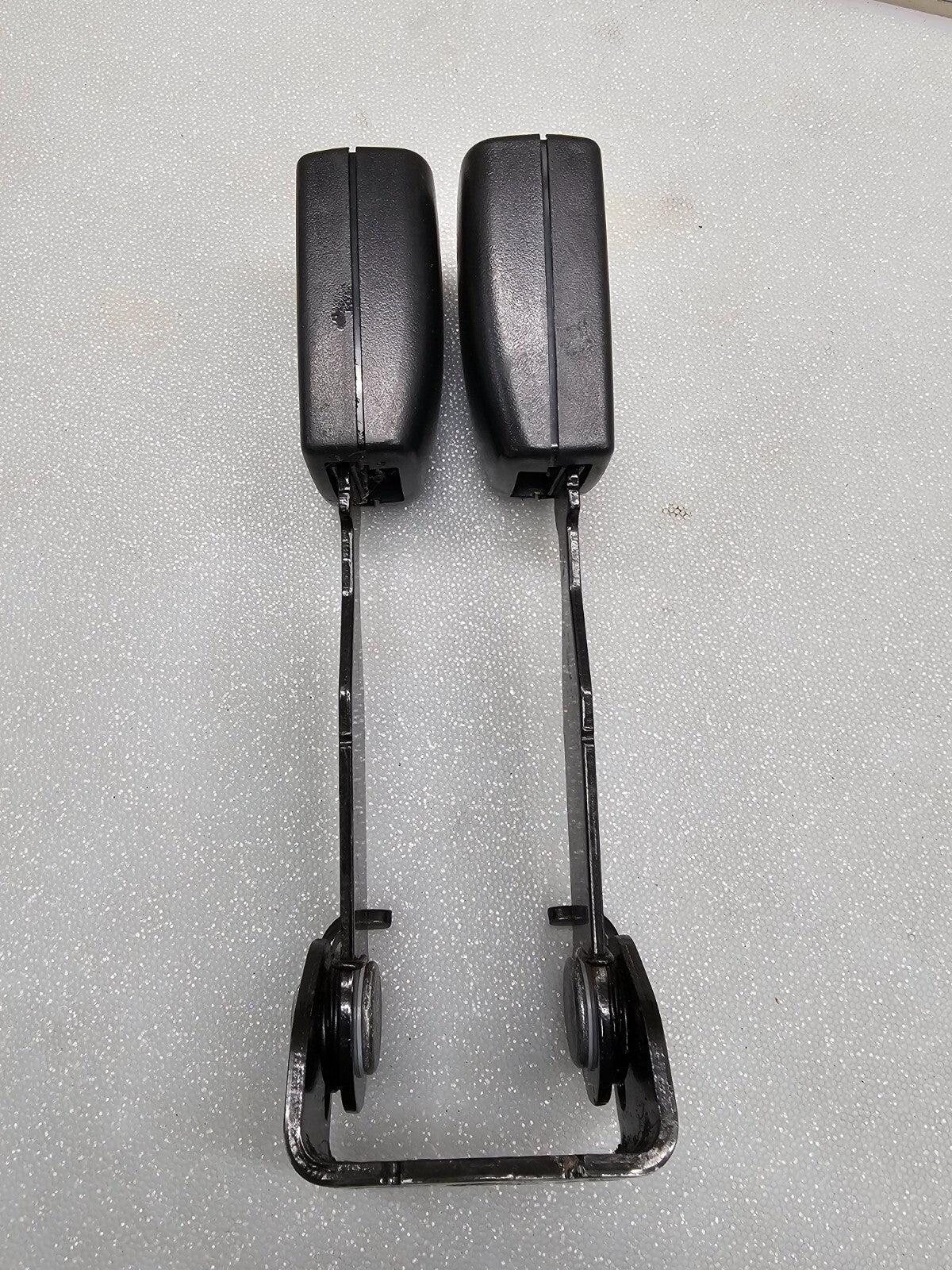 07-13 Chevrolet Silverado Sierra Extended Cab Rear Double Seat Belt buckle Latch