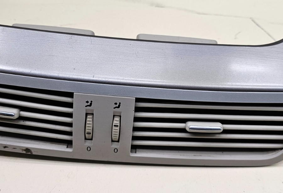 🔥09-14 Volkswagen Routan Dash Front Center Trim Bezel Panel Air Vent Silver OEM