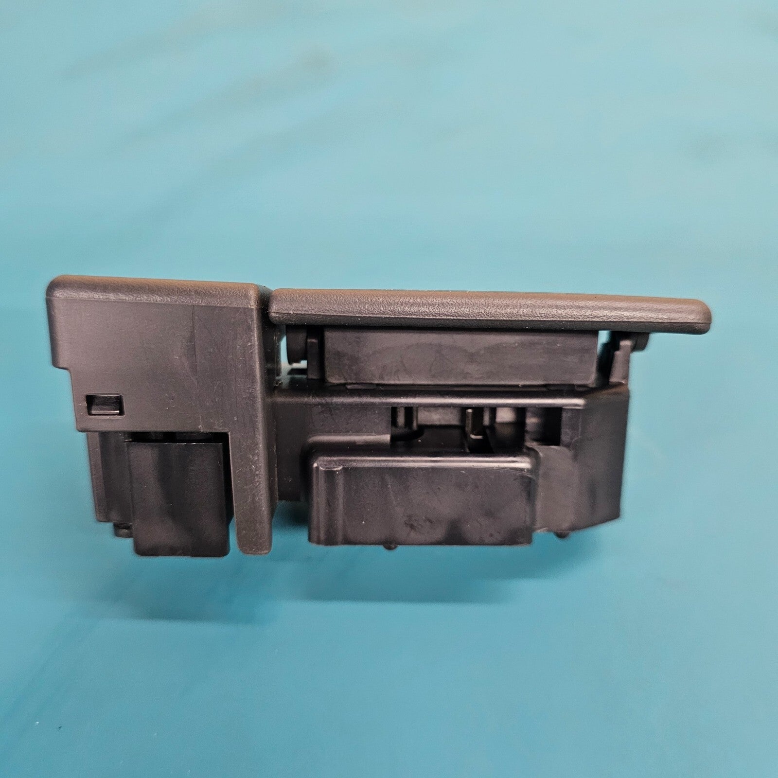 00-05 Mitsubishi Eclipse Glove Storage Box Compartment Latch Lock Black Assembly
