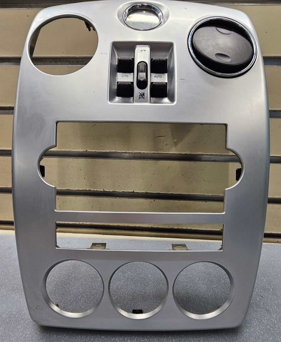 06-10 PT Cruiser Dash AM FM Radio Stereo Display Bezel Trim Panel Climate Silver
