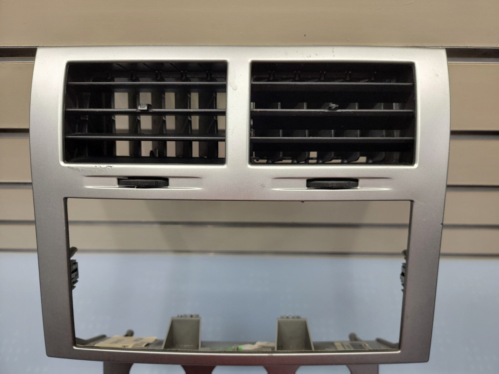 🔥2007-2012 Dodge Nitro Dash Radio Trim Bezel Silver W/ CLIMATE CONTROL SILVER