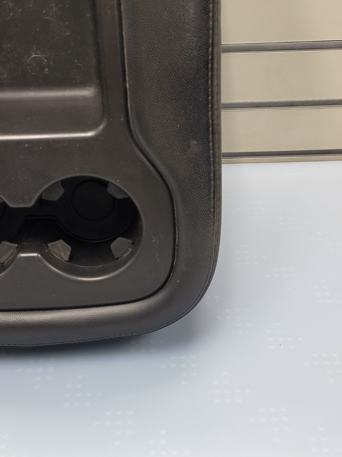07-13 SILVERADO SIERRA Center JUMP SEAT Armrest 2 CUP Holder BLACK CH40 JS5