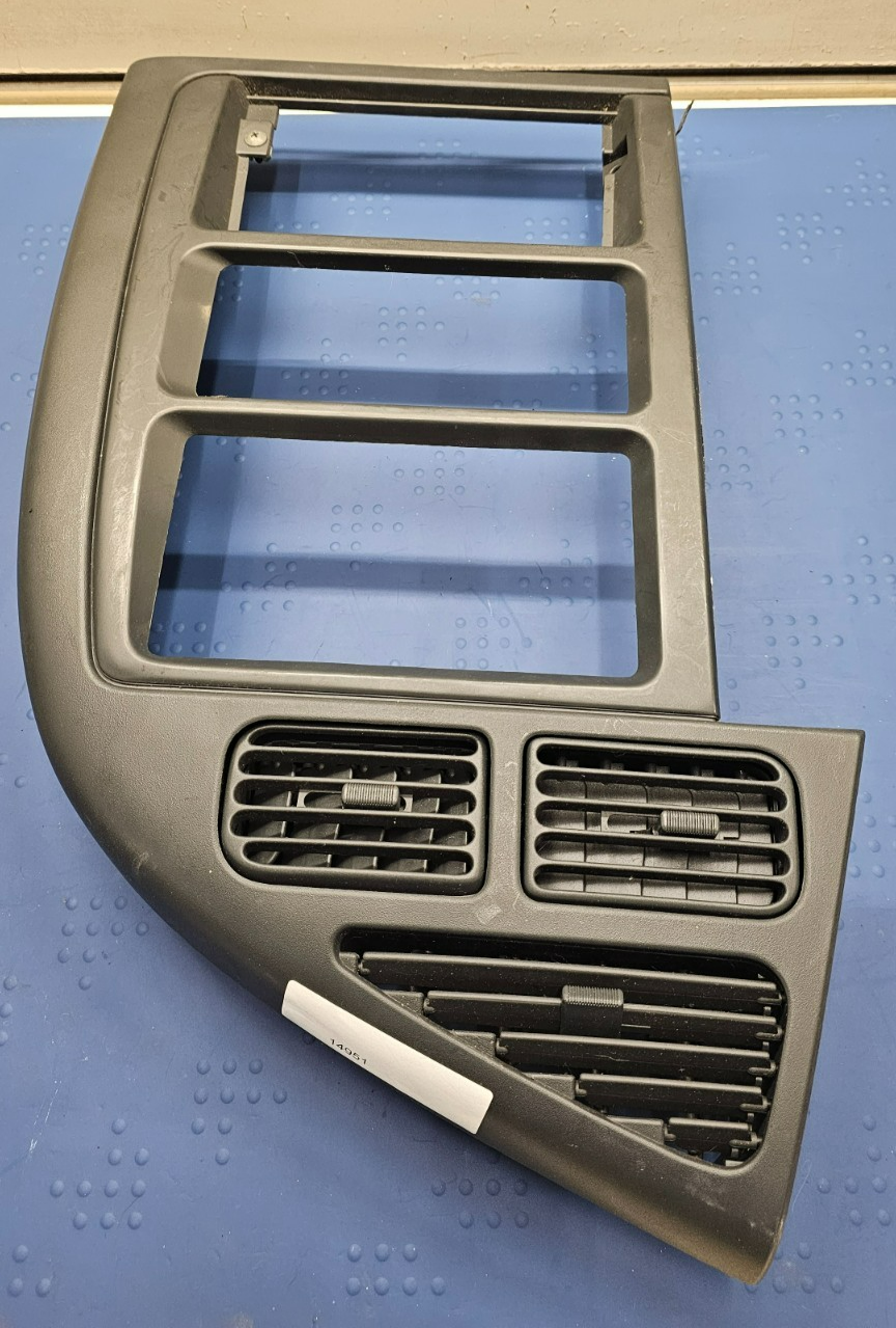 🔥99-02 NISSAN QUEST CENTER DASH RADIO CLIMATE CONTROL TRIM COVER PANEL SILVER