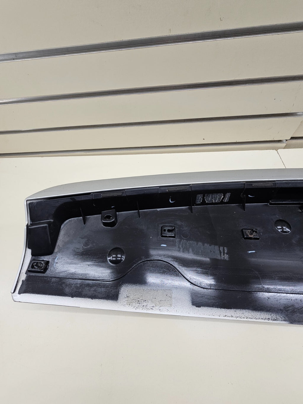 11-20 Dodge Grand Caravan Rear Upper Hatch Spoiler Wing Mount Break Light Silver