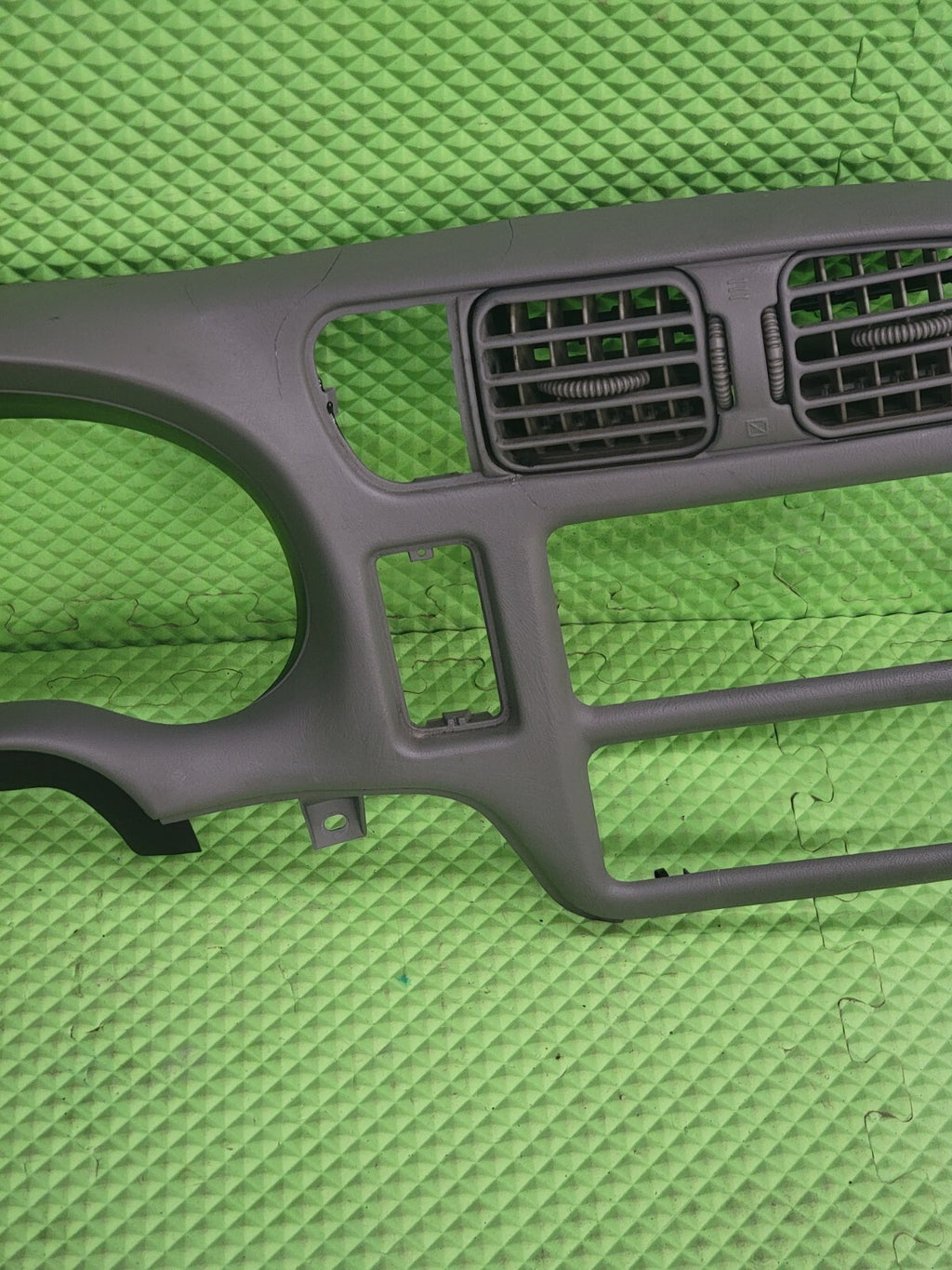 98-04 BLAZER S10 JIMMY SONOMA Cluster Dash Radio Bezel Tan C8